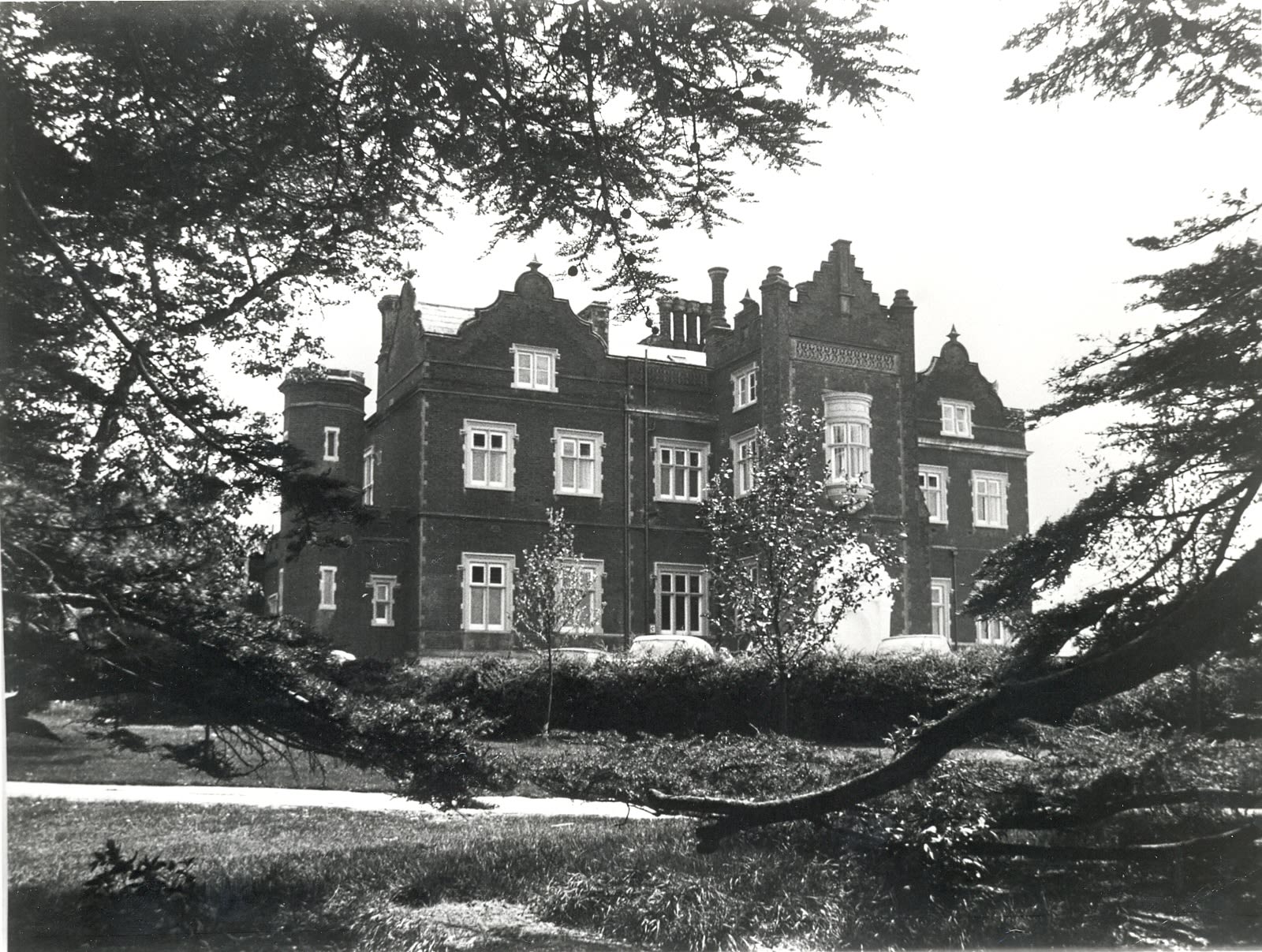 Old photo of wivenhoe house