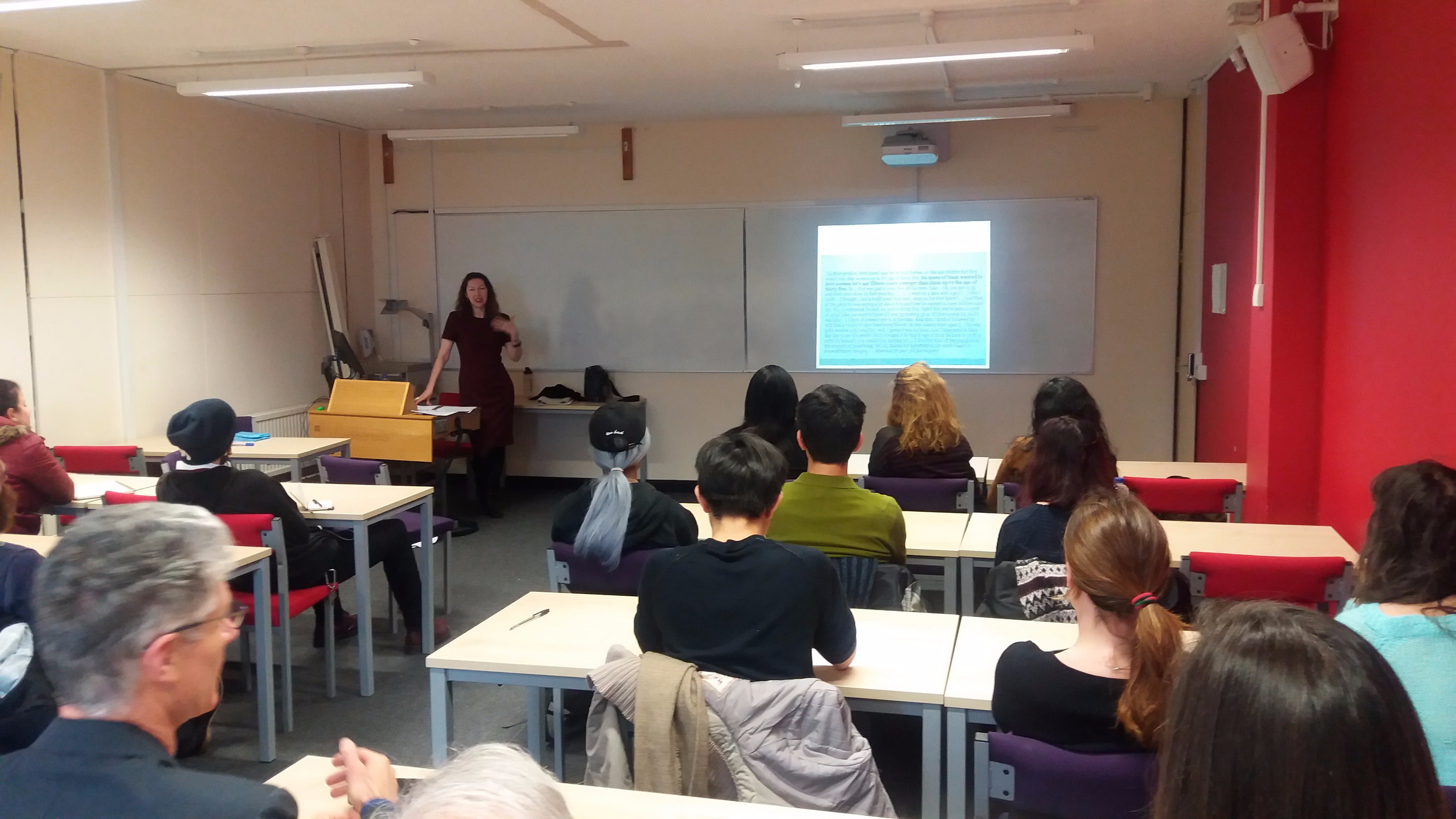 Róisín Ryan-Flood giving a seminar on online dating in 2017