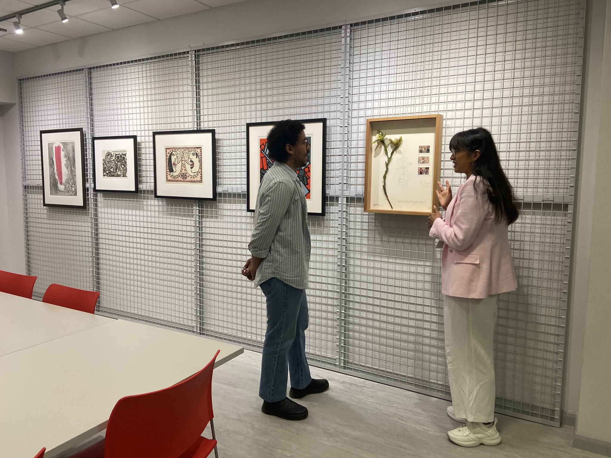 Students exploring our ESCALA collection.