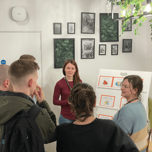 Presentation where someone is speaking with students